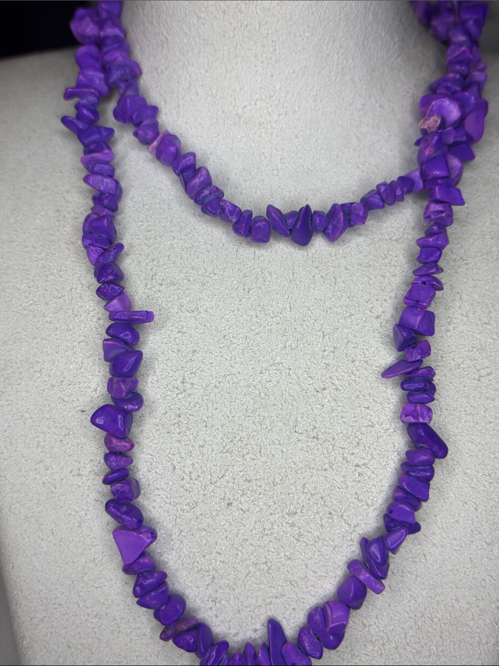 Purple dyed stone chip pullover necklace